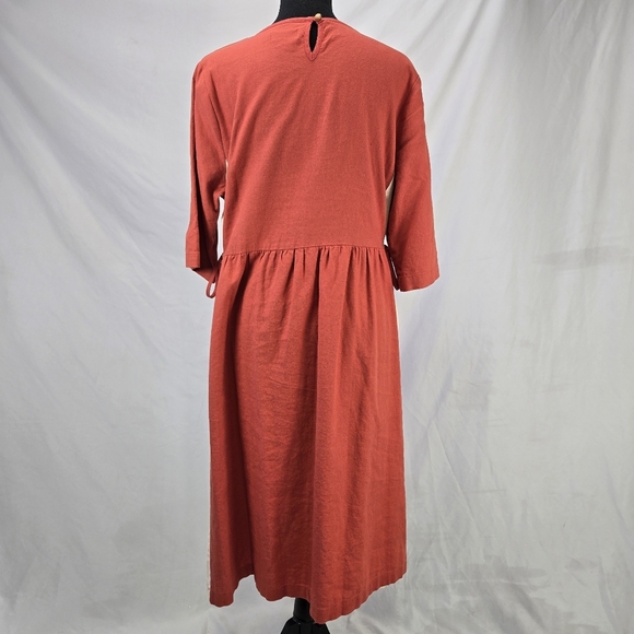 Elegant Red and Cream Dress - Picture 7 of 10